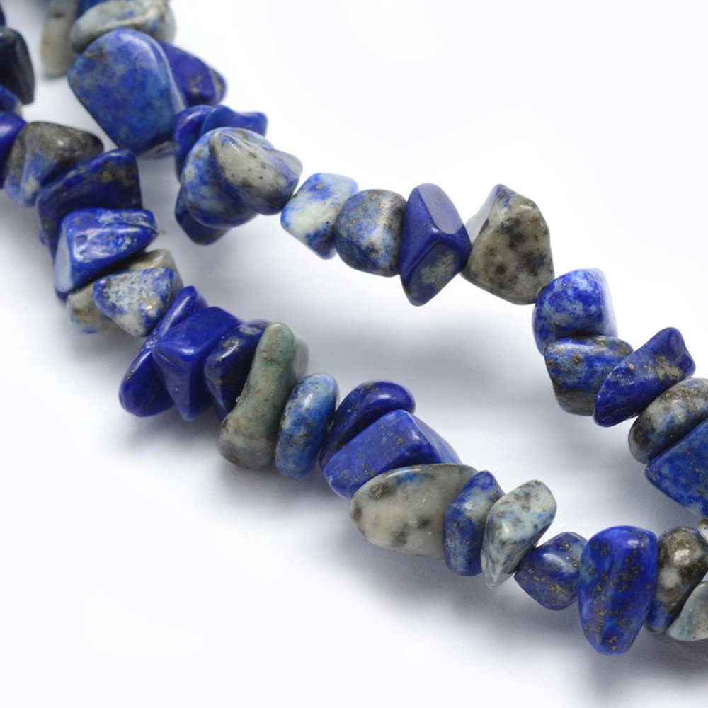 Lapis lazuli zlomky, 5-8 mm, šňůra 38 cm (cca 45 korálků)
