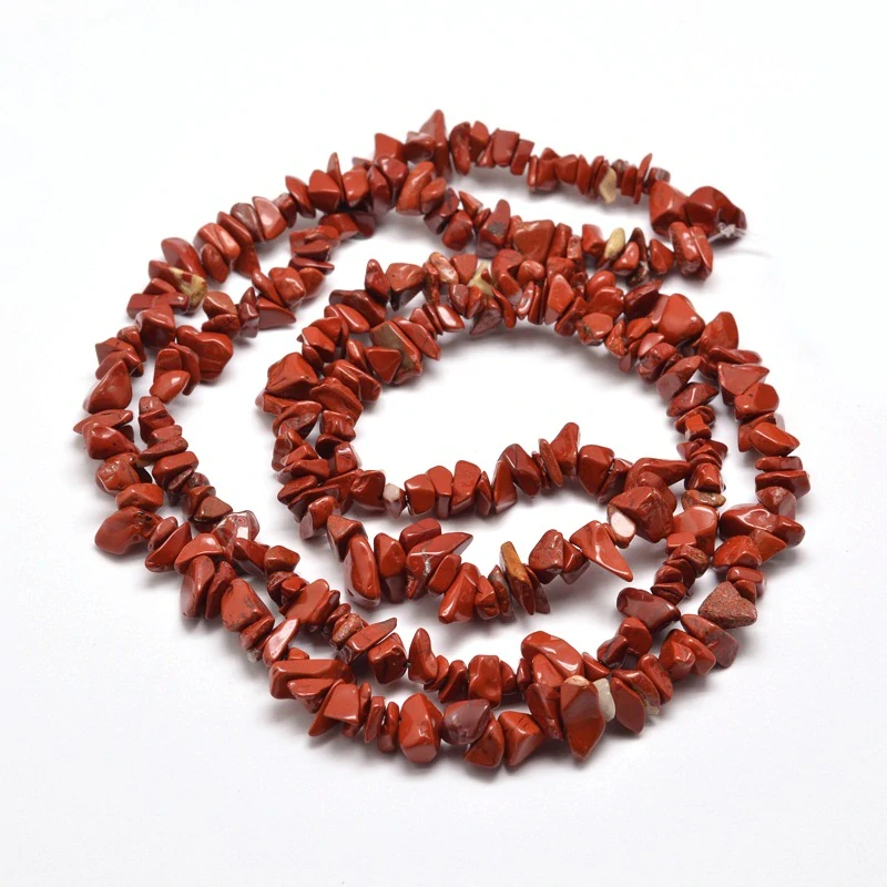 Jaspis červený zlomky, 5-8 mm, šňůra 38 cm 