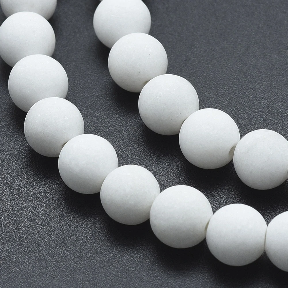 Jadeit bílý matný, 4-4,5 mm, šňůra 38 cm 