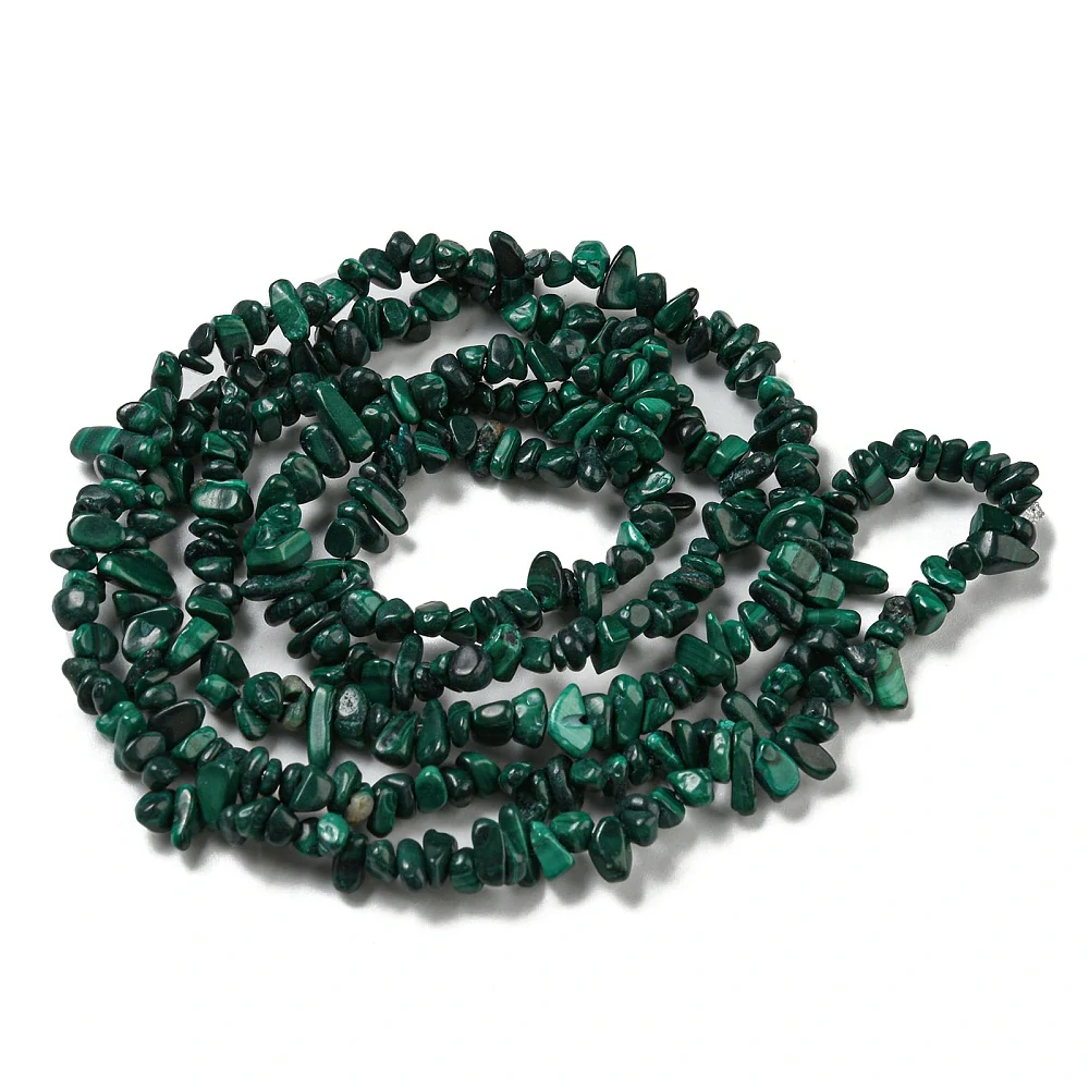 Malachit zlomky, 2-13 mm, šňůra 38 cm 