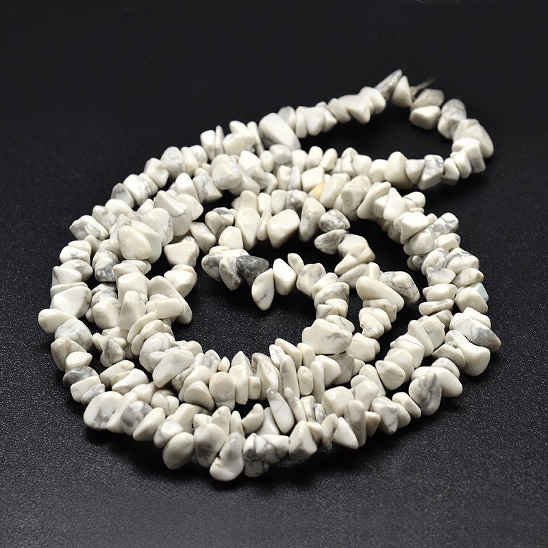 Howlit, zlomky, 5-8 mm, šňůra 38 cm
