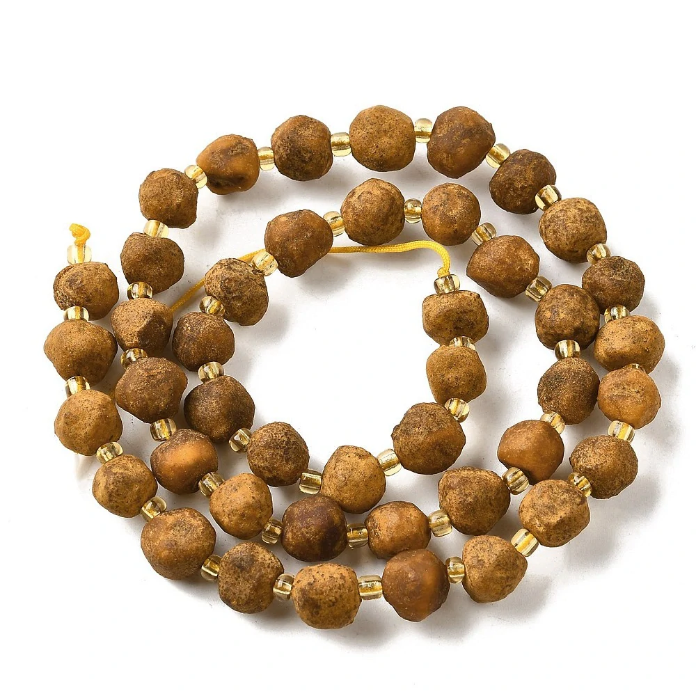 Jantar surový nugetky, 6-8 mm, šňůra 38 cm