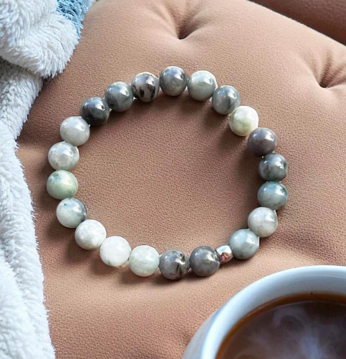 Smaragd; kvalita A; 8 mm; půlšňůra 19 cm (cca 25 korálků)