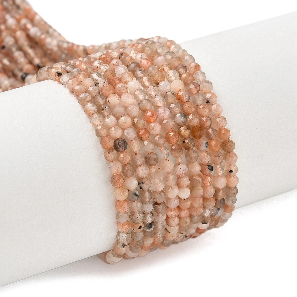 Měsíční kámen broskvový, fasetovaný, 3 mm, šňůra 38 cm (110 korálků)