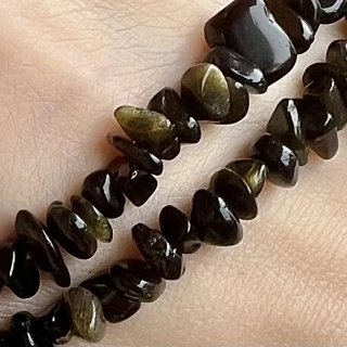 Obsidián zlatý, zlomky, kvalita A, 4-12 mm, šňůra 38 cm 
