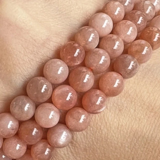 Sluneční kámen, 6-6,5 mm, šňůra 38 cm (cca 63 korálků)