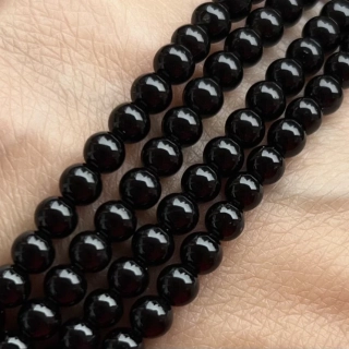 Onyx černý, kvalita A, 4-4,5 mm, šňůra 38 cm (cca 95 korálků)