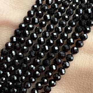 Spinel, 3-3,5 mm, fasetovaný, šňůra 38 cm (cca 115 korálků)